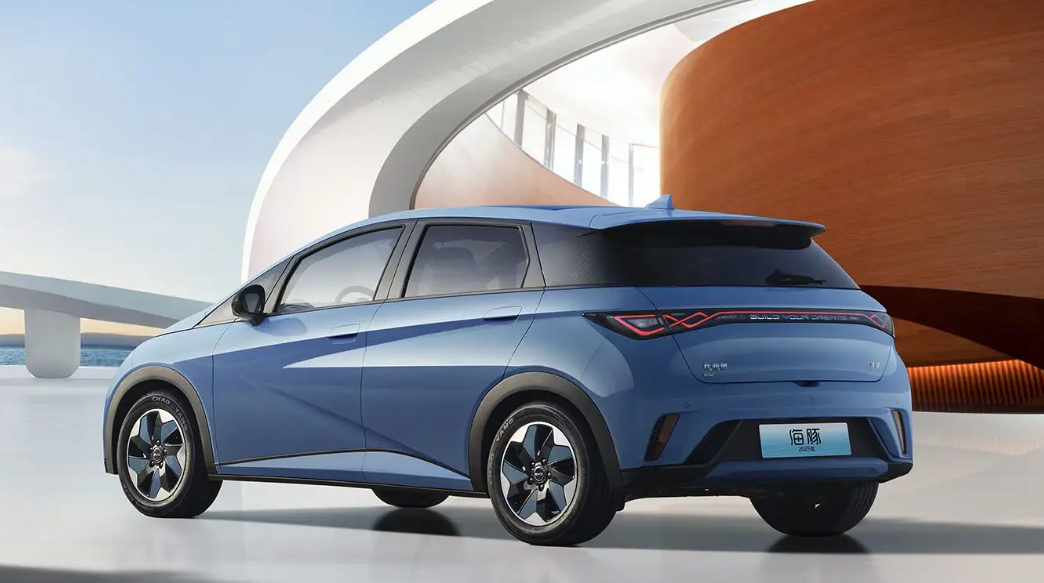 10月中国新能源乘用车厂商出口量达25万辆 比亚迪超2、3名之和